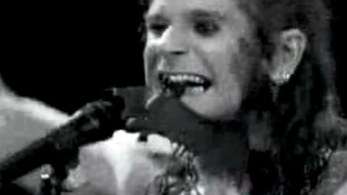 Ozzy Osbourne arranca de un bocado la cabeza de un murciélago